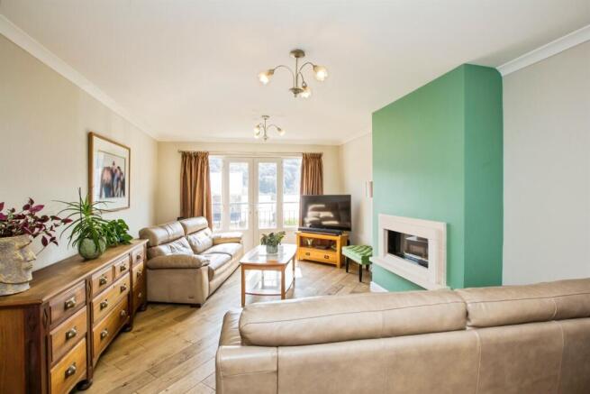 4 bed Detached for sale Image 7