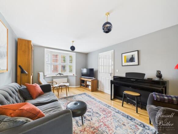 CAM01995G0-PR0350-STILL010