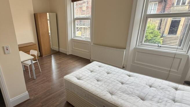 1st Floor Front Bed