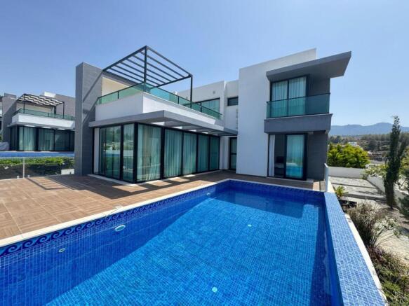 Modern Stylish 3 Bedroom Villas with 8x4 Infinity Swimming Pool Fully Furnished Image 90 1