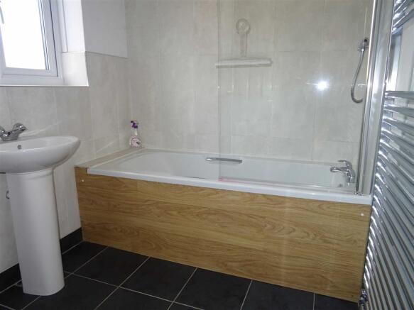 Bathroom (side)