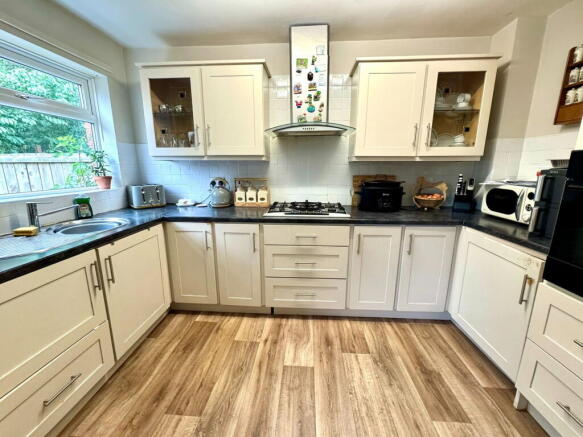 3 bed Semi-Detached for sale Image 5