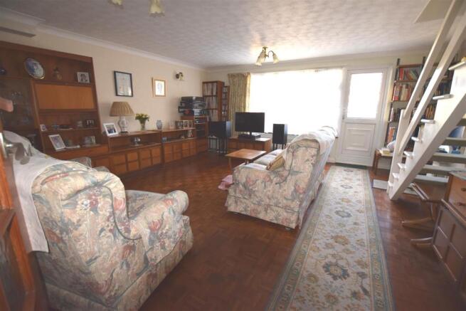 Lounge 1.JPG