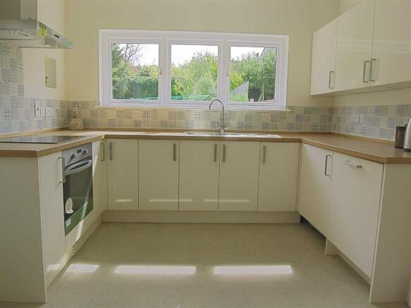 KITCHEN/BREAKFAST RO