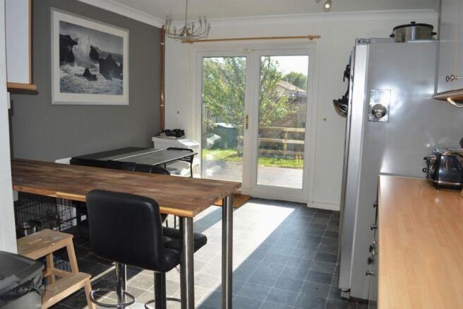KITCHEN/DINING ROOM