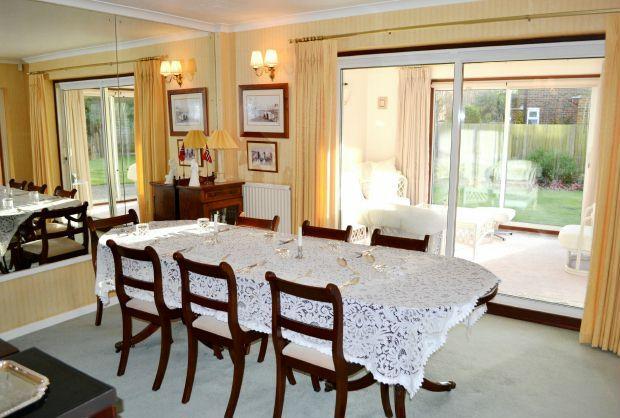 RECEPTION ROOM / DIN