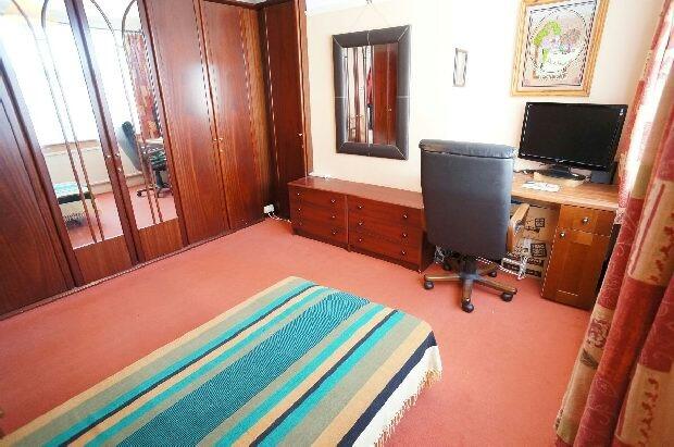 3rd Photo of Bed 2