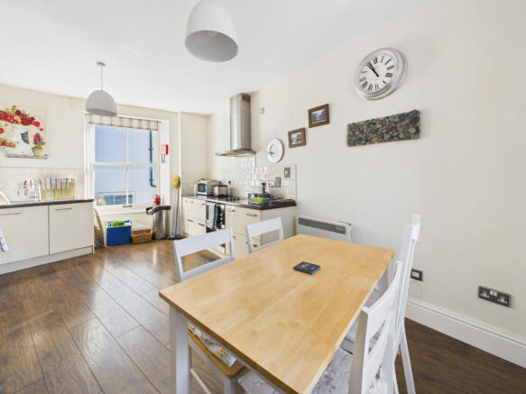 CAM05627G0-PR0020-STILL002