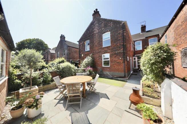 4 bed Terraced for sale Image 12