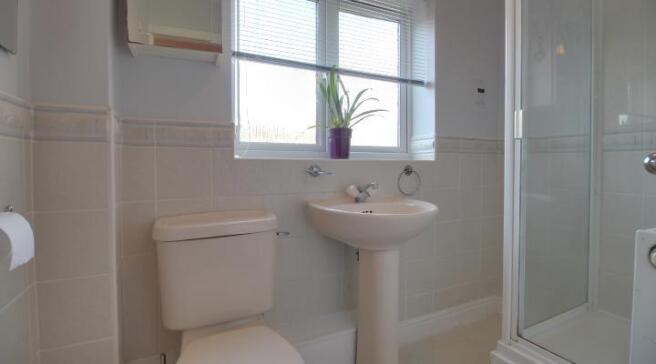 Ensuite to Bed 1