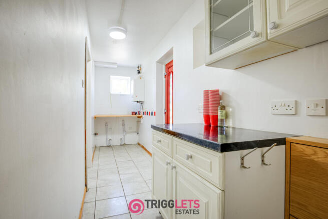 4 bed Detached for sale Image 11