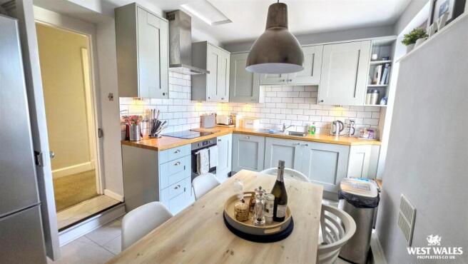 Kitchen Photo 2 (1).jpg