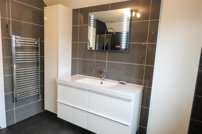 En suite 2.JPG