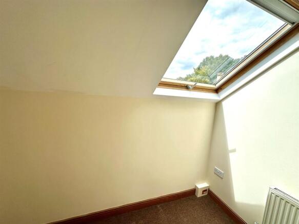 2 bed Apartment to rent Image 4