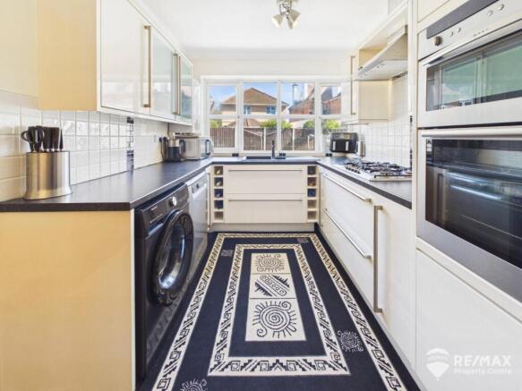 Kitchen (2).jpg