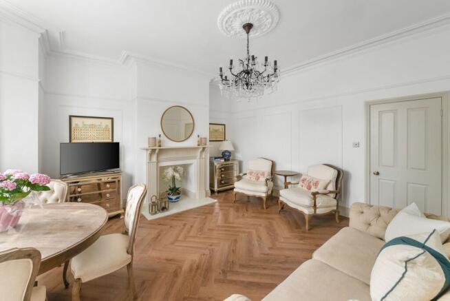 3 bed Flat for sale Image 8