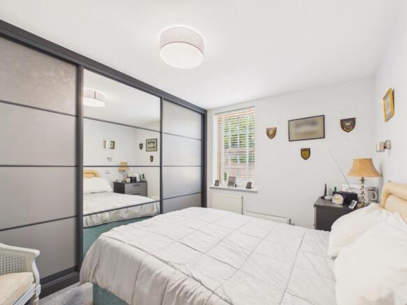 2 bed Ground Flat for sale Image 7