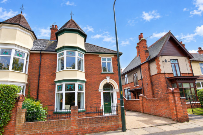 4-bed semi-detached on Brereton Avenue, Cleethorpes, £239,000