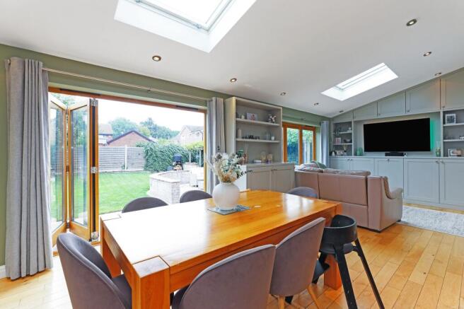 5 bed Detached for sale Image 3