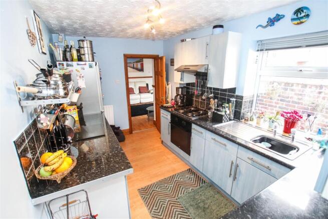 FITTED KITCHEN
