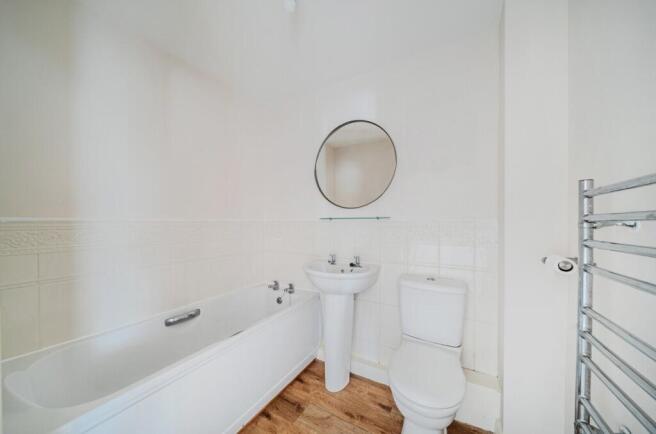 2 bed Flat to rent Image 10