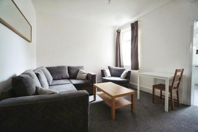 4 bed Terraced to rent Image 7