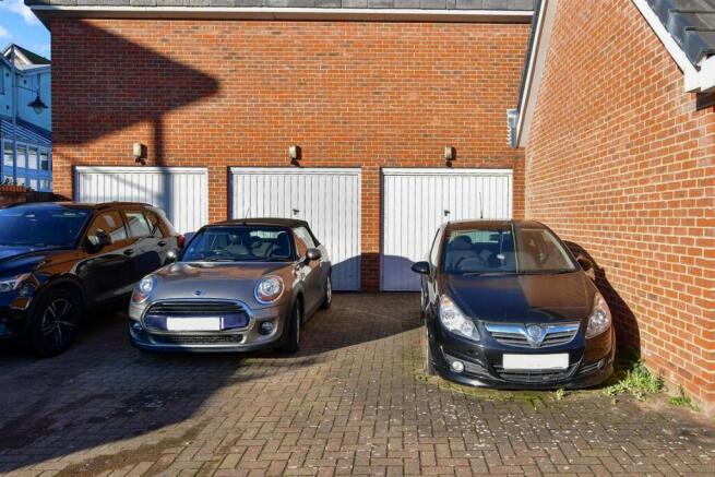 Driveway/Garage