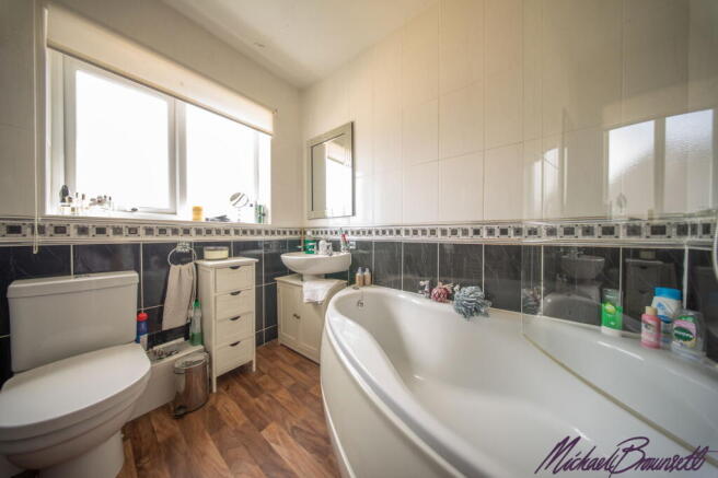 4 bed Semi-Detached for sale Image 11