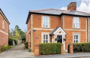 2, Townsend Cottages, Coldharbour Road, Woking GU22 8SN