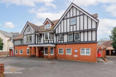 Charminster Road, Quest House, BH8