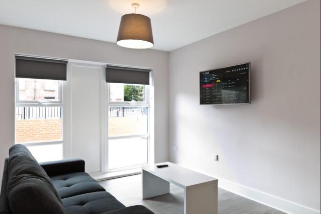 2 bed Apartment to rent Image 4
