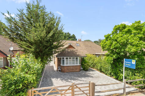 Foxhills Close, Ottershaw, Chertsey, Surrey, KT16
