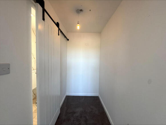 4 bed Detached to rent Image 9