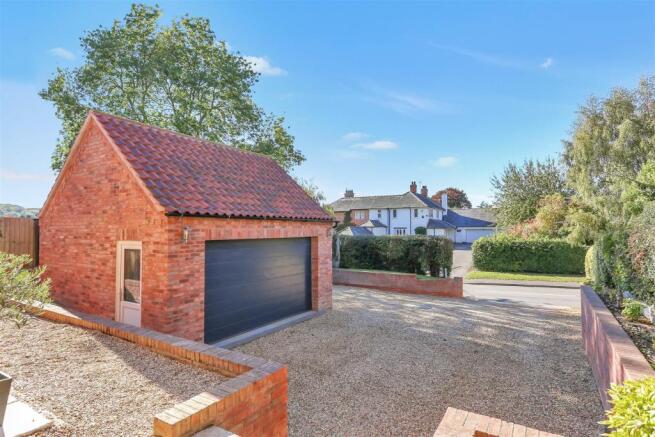 DOUBLE GARAGE