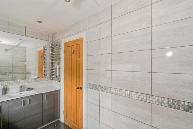 Green Rock Lane, Walsall, WS3 1NQ-13.jpg