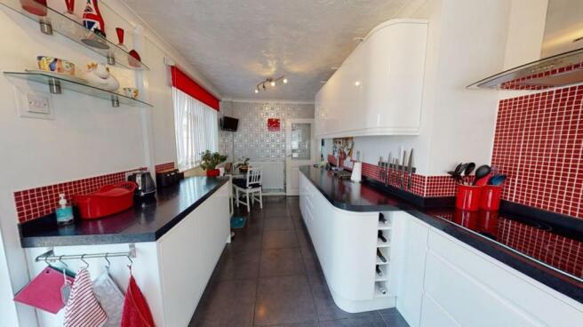 KITCHEN / DINING ROOM