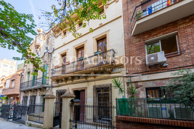 Codiciada-casa-a-reformar-con-terrazas-en-el-ex...