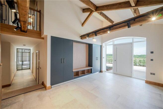 6 bed House for sale Image 2