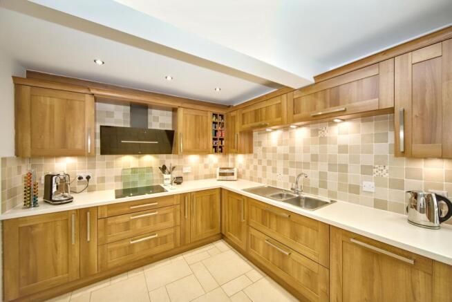 4 bed Detached for sale Image 11