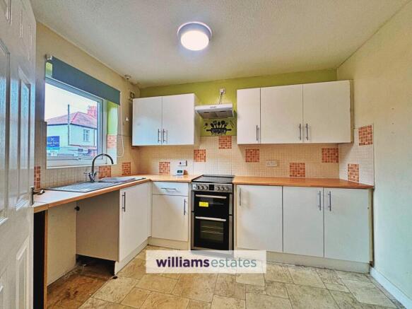 Victoria Avenue, Rhyl, LL18 photo 4