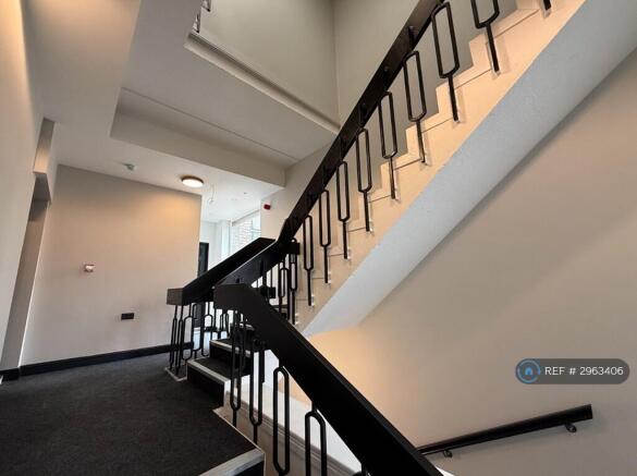 Studio to rent Image 11
