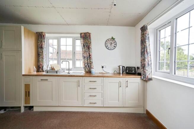 3 bed Semi-Detached for sale Image 4