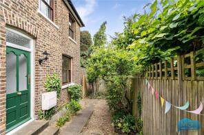 5, Victoria Cottages, Pages Lane, Hornsey, London N10 1PT