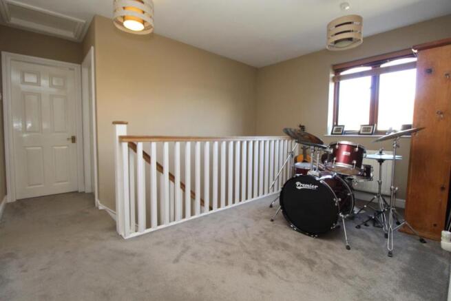 FIRST FLOOR LANDING