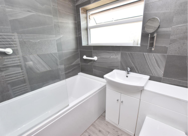 BATHROOM/WC