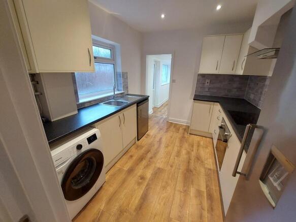 1 bed House of Multiple Occupation to rent Image 6