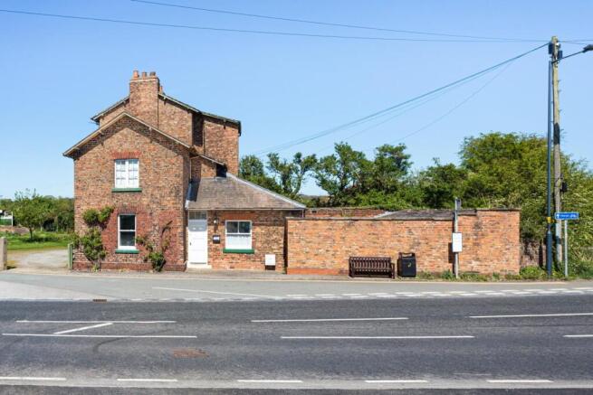 5 bed House for sale Image 5