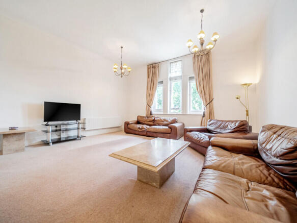 3 bed Apartment for sale Image 4