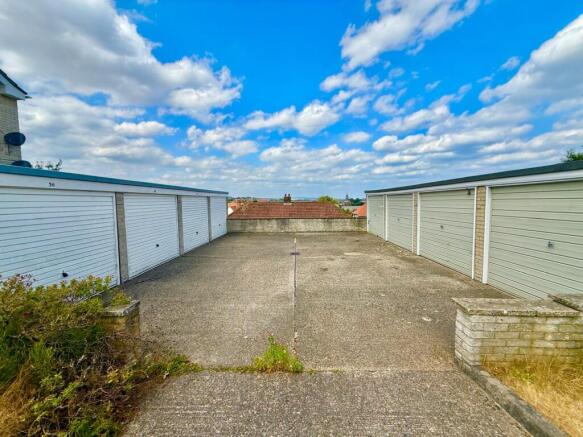 2 bed Flat for sale Image 11