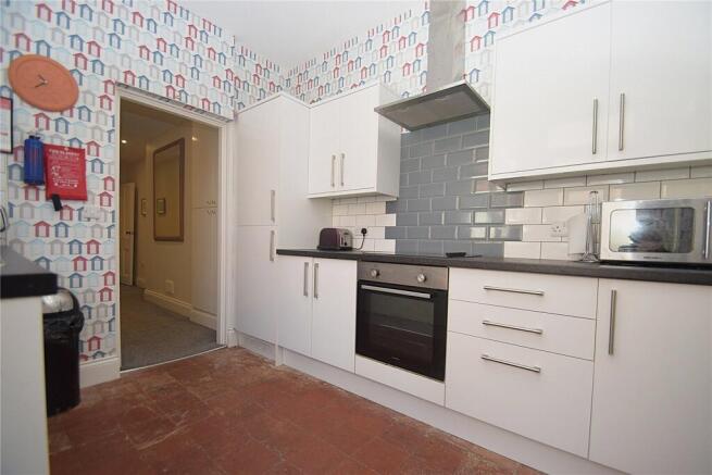 2 bed Apartment to rent Image 5